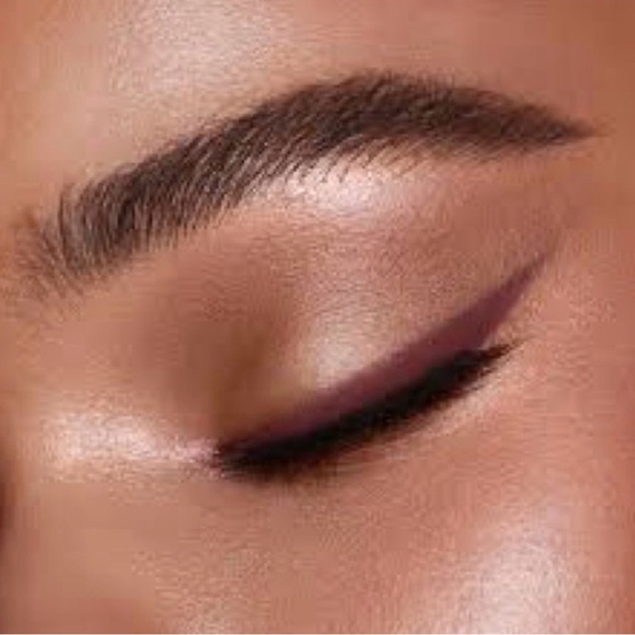 CHARLOTTE TILBURY LIMITED EDITION!
PILLOW TALK DREAMY EYE DUO NWT - Picture 5 of 5